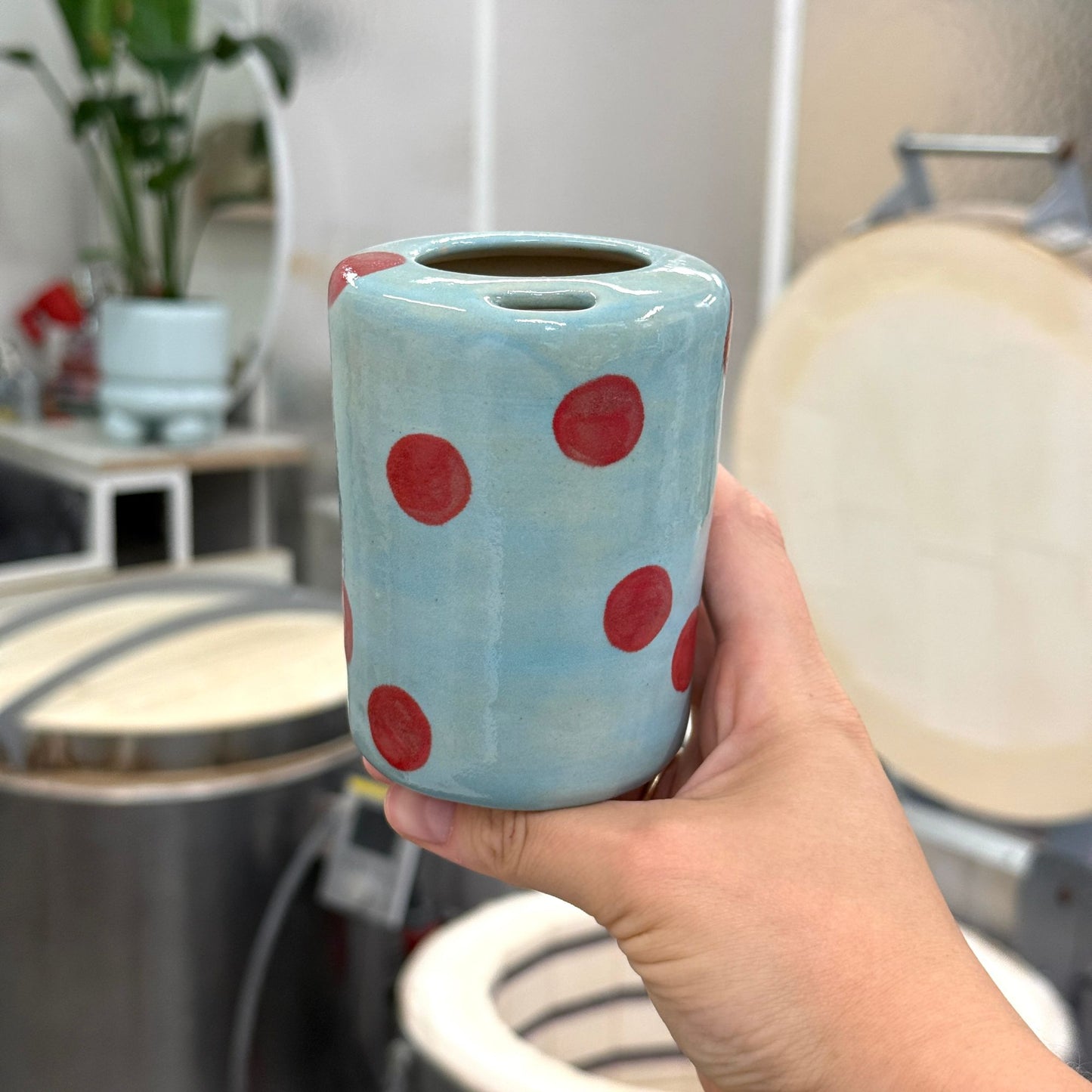 Travel tumbler / kubek na wynos - błękitny w czerwone kropki
