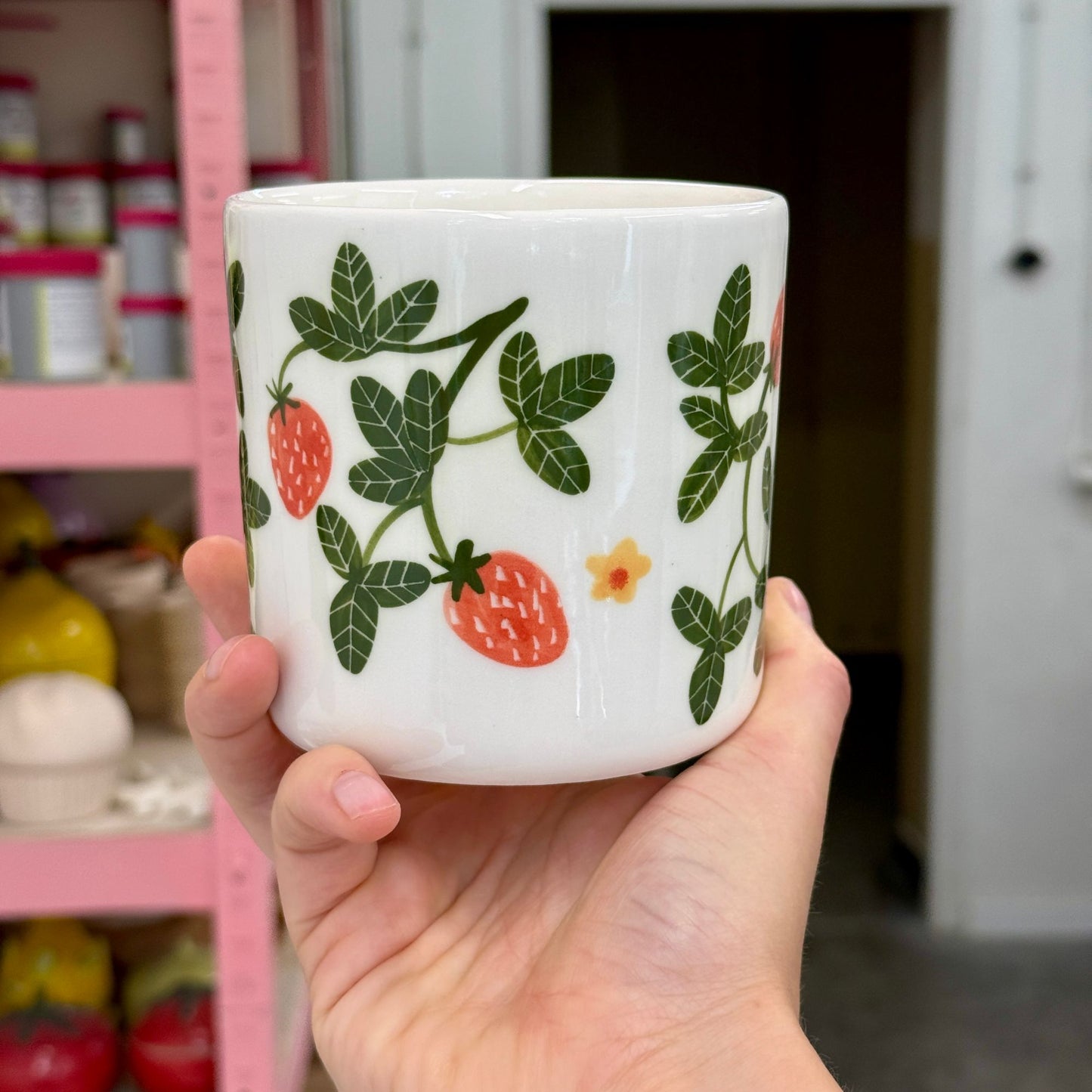 Duży kubek herbaciany 580 ml - poziomki