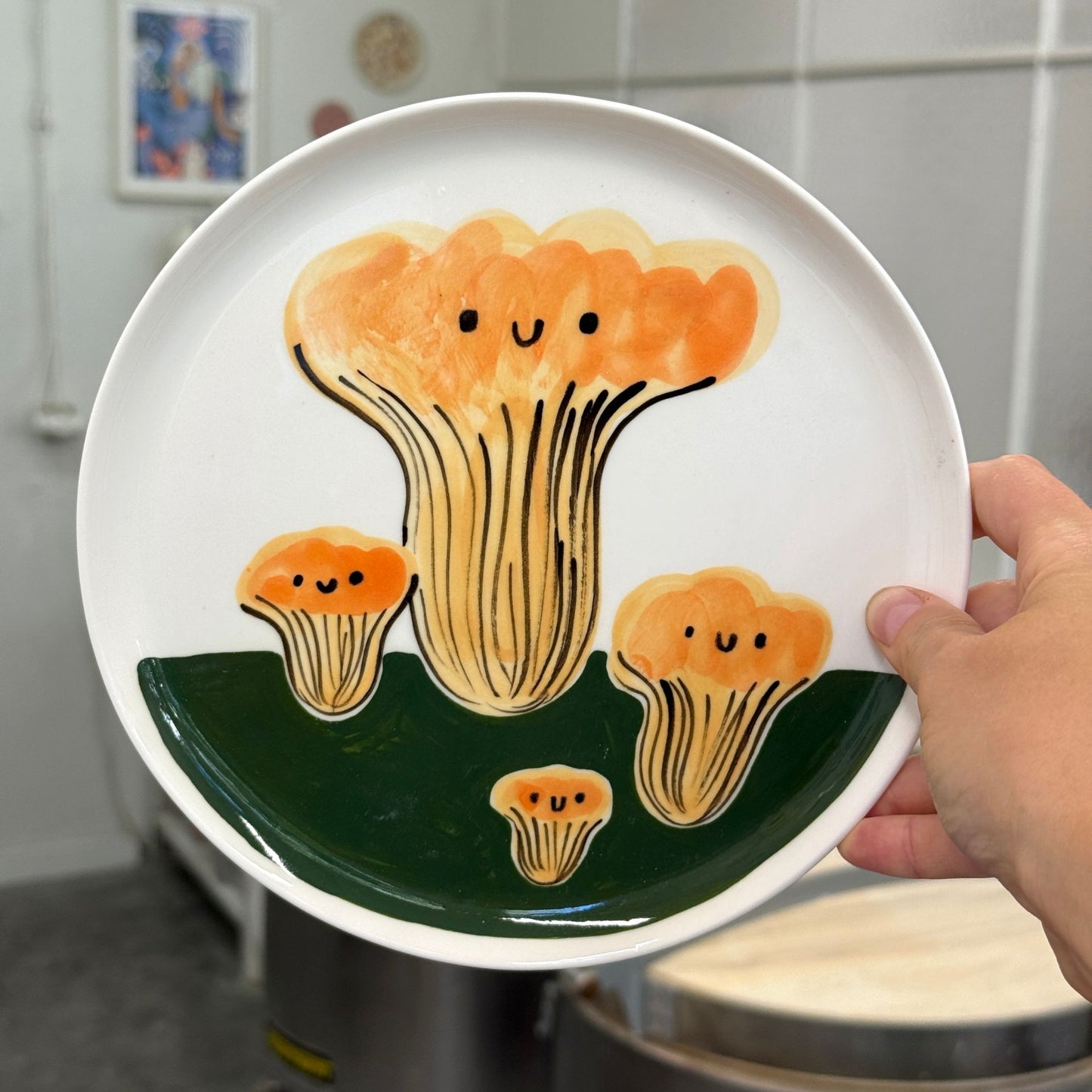 Talerz z kurkami na trawie 22 cm